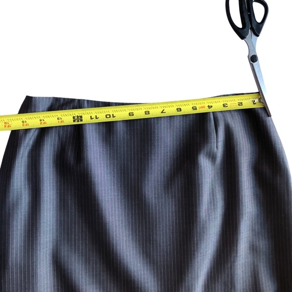 Escada dark grey with vertical pink stripes wool/silk blend skirt, size 38 - Picture 10 of 11